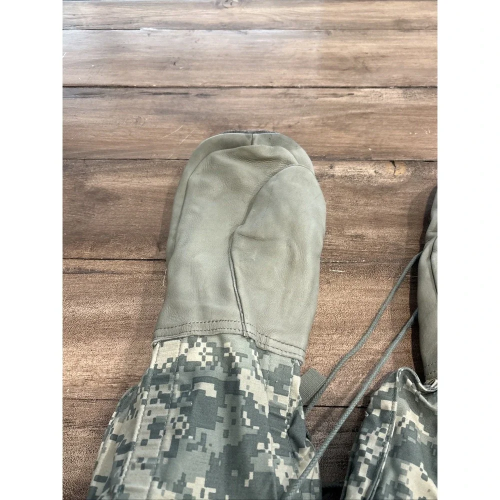 Large - US Army UCP / ACU Camouflage Extreme Cold Weather Mittens Gloves & Liner